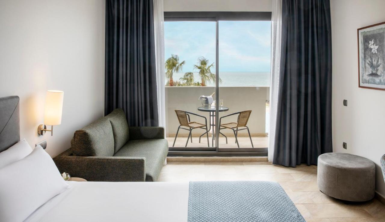 Hotel Ilunion Calas De Conil 4*
