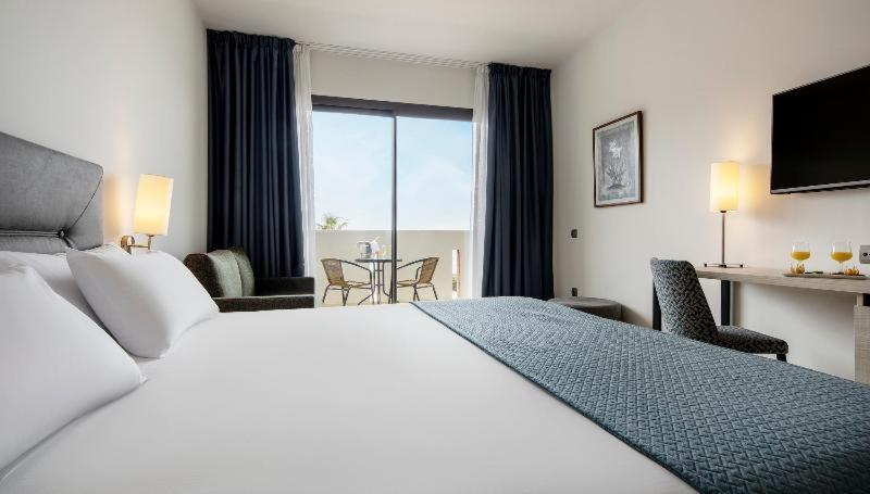 Ilunion Calas De Conil Hotel 4*
